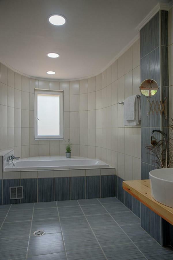 Modern Eco Friendly Villa Close To Town Pelekas Extérieur photo